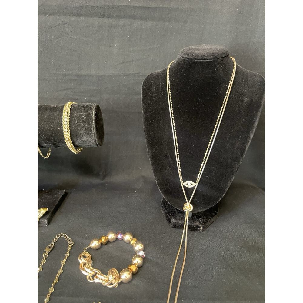 Vintage To Now Gold tone Jewelry Lot Necklace Bracelet Earrings Brooch - Picture 8 of 11